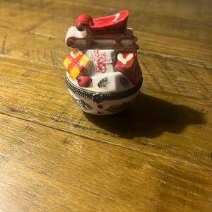 New In Box Villeroy & Boch Christmas trinket box.